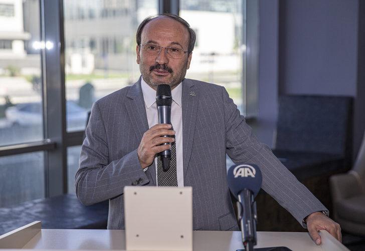 ETÜ'de akademik yıl açılışı dolayısıyla Rektör Prof. Dr. Çakmak, öğrencilerle bir araya geldi G3