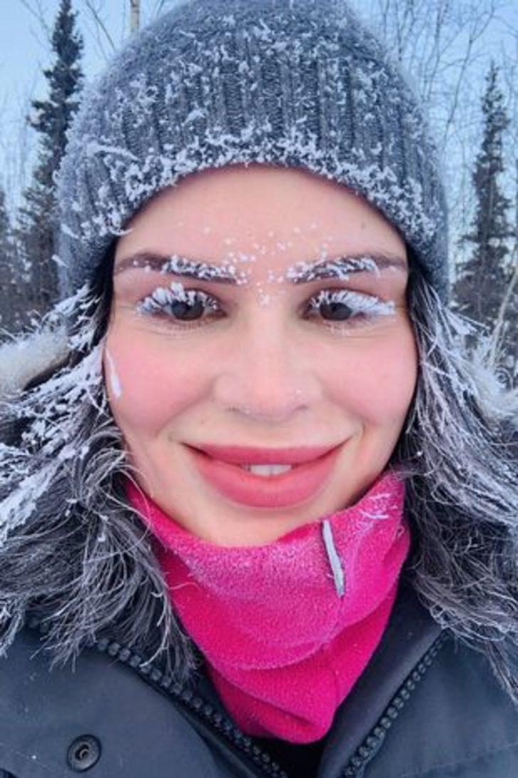 Kadın sokak tabelası olmayan uzak bir toplulukta yaşıyor ve yiyecek almak için 10 saat seyahat ediyor G1