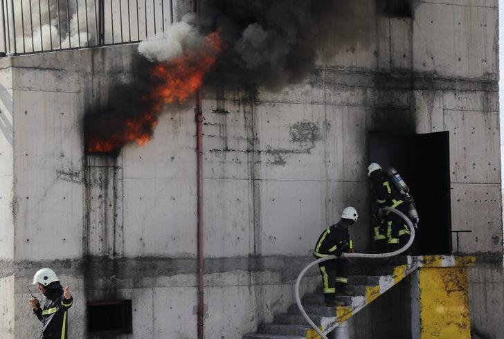Kayseri'de öğrencilerin de katılımıyla deprem ve yangın tatbikatı yapıldı G3