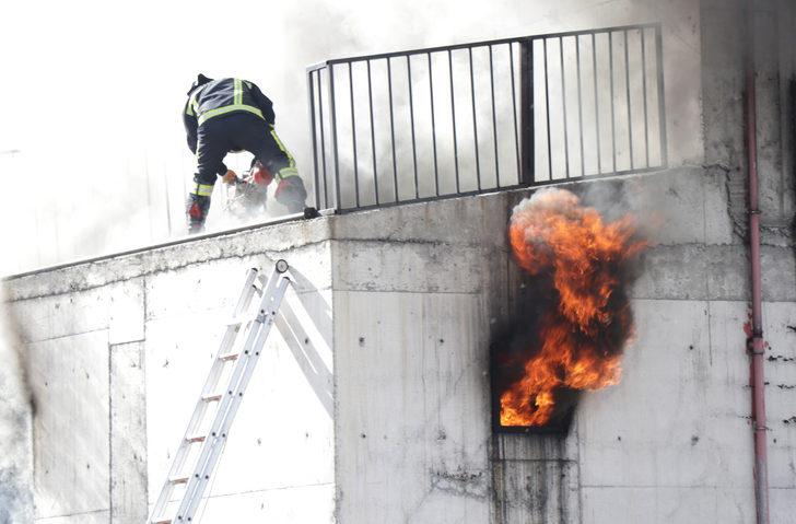 Kayseri'de öğrencilerin de katılımıyla deprem ve yangın tatbikatı yapıldı G4