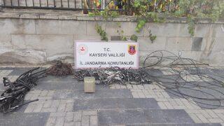 Kayseri'de kablo çalan 2 şüpheli suçüstü yakalandı