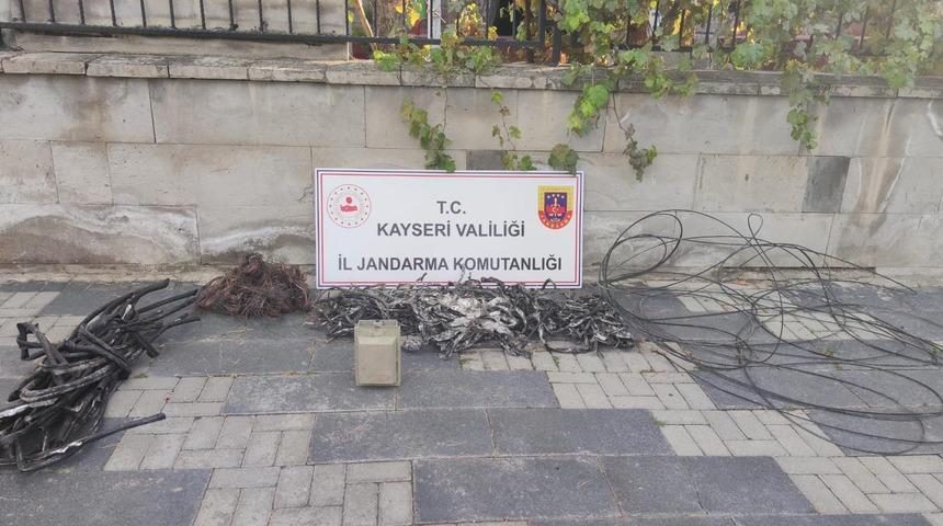 Kayseri'de kablo çalan 2 şüpheli suçüstü yakalandı