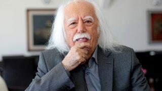 Yönetmen Kutluğ Ataman, Haydar Dümen'in uygunsuz saatlerde öten horozunu sanık yaptı