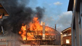 GÜNCELLEME - Sultanbeyli'de tencere imalathanesinde yangın çıktı