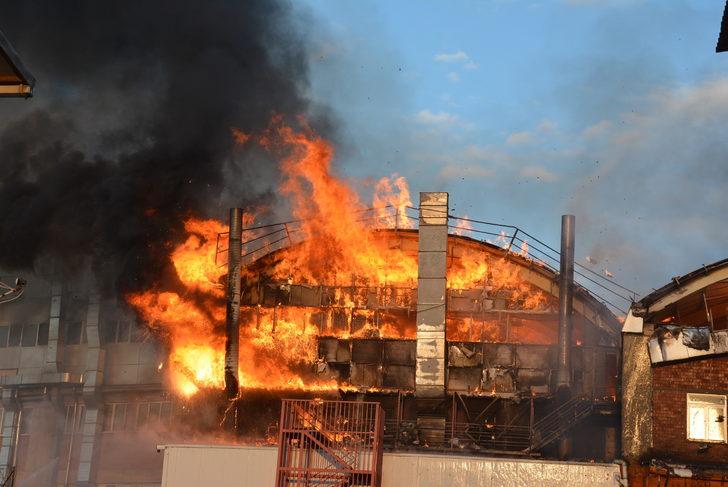 GÜNCELLEME - Sultanbeyli'de tencere imalathanesinde yangın çıktı G2