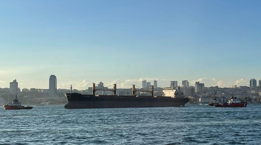 GÜNCELLEME - İstanbul Boğazı'ndaki trafik, dümeni kilitlenen gemi nedeniyle askıya alındı