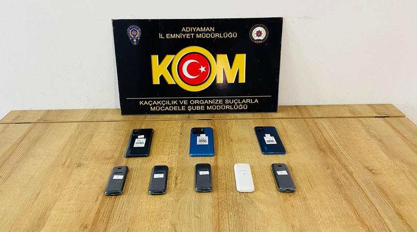 Adıyaman'da gümrük kaçağı 21 cep telefonu ele geçirildi