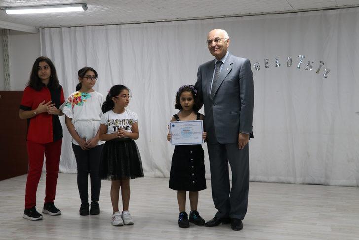 Batman'da drama yöntemi ile İngilizce eğitimi alan 19 çocuk sertifika aldı G5