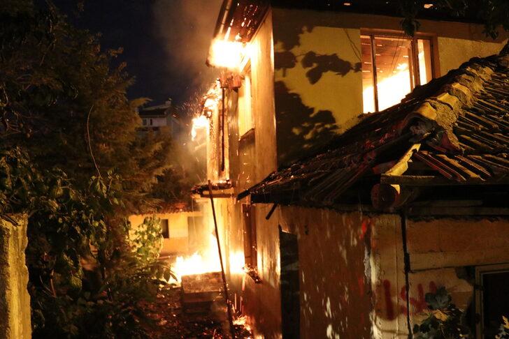 Denizli'de müstakil ev yangında kullanılamaz hale geldi G1