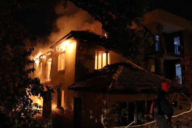 Denizli'de müstakil ev yangında kullanılamaz hale geldi G4