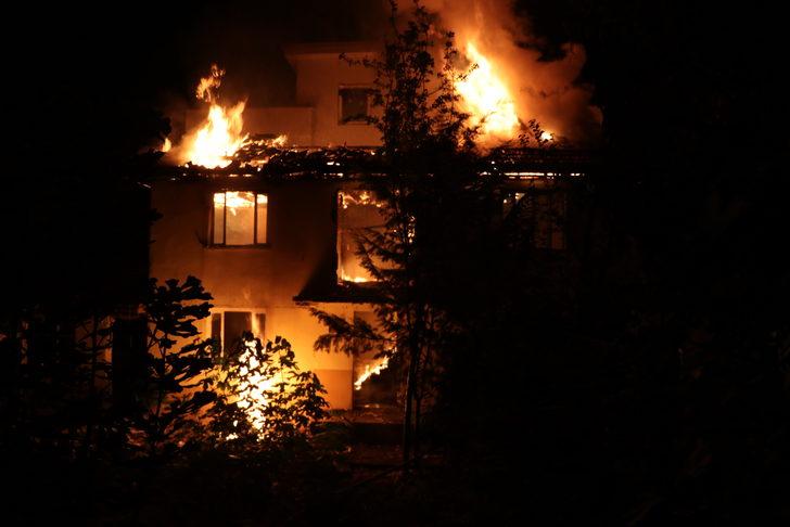 Denizli'de müstakil ev yangında kullanılamaz hale geldi G5