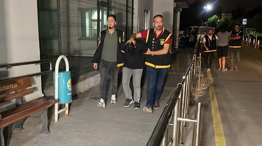 GÜNCELLEME - Adana'da trafikteki tartışmada av tüfeğiyle ateş açılmasıyla ilgili 3 kişi gözaltına alındı