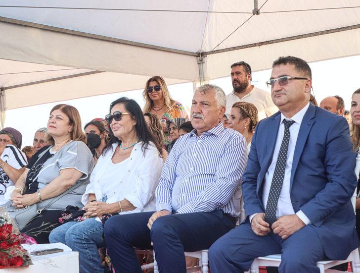 Türkan Şoray, adının verildiği pamuk çeşidinin hasadına katıldı G1