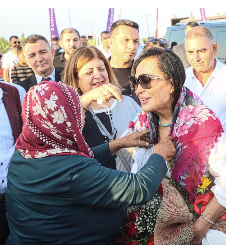 Türkan Şoray, adının verildiği pamuk çeşidinin hasadına katıldı G2