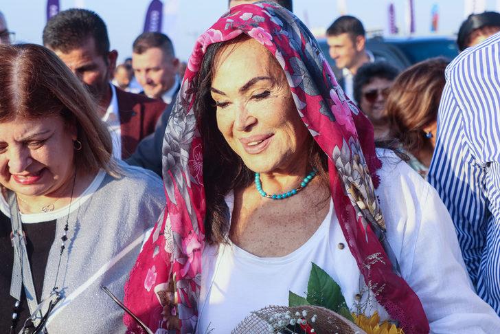 Türkan Şoray, adının verildiği pamuk çeşidinin hasadına katıldı G3