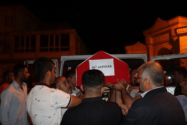 GÜNCELLEME - Mardin'de ormanda silahlı saldırıda ölen işçi toprağa verildi G4