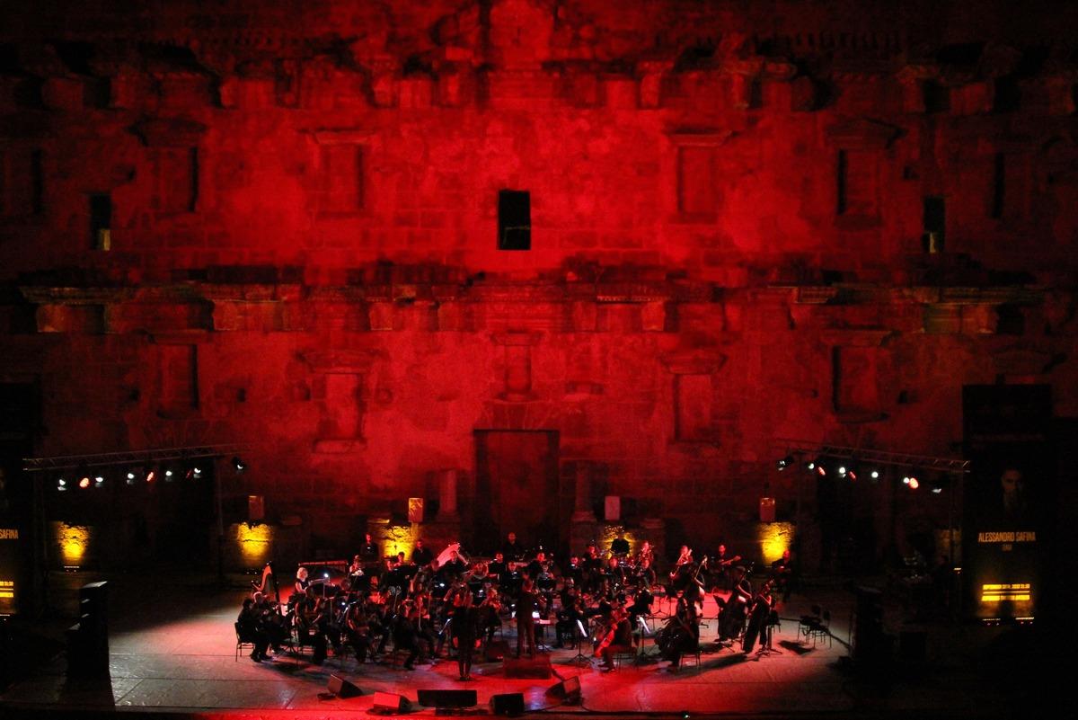 İtalyan tenor Alessandro Safina, Antalya'da konser verdi