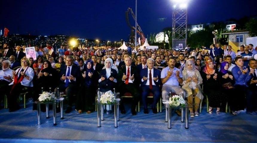 15 Temmuz'u anma törenine eski başbakan da katıldı