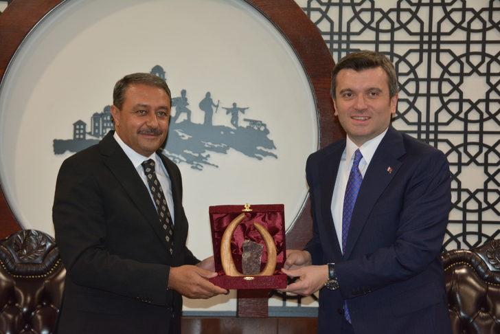 Dışişleri Bakan Yardımcısı Yavuz Selim Kıran, Balıkesir'de gençlerle buluştu: G2