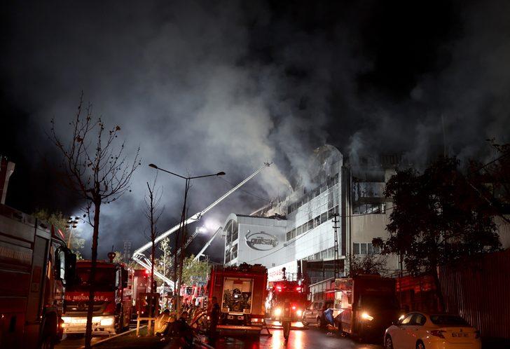 Sultanbeyli'de tencere imalathanesinde çıkan yangın söndürüldü G3