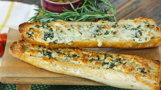 Hemen deneyin: Kokusu ayrı tadı ayrı güzel olan sarımsaklı ekmek tarifi! Sarımsaklı ekmek nasıl yapılır?