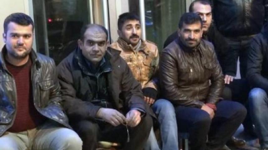 Dondurucu soğuğa rağmen 48 saattir TOKİ kuyruğunda bekliyorlar