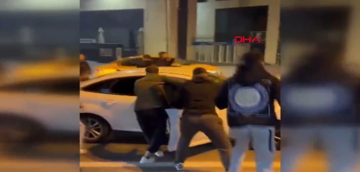 Son dakika: Satırlar, kasap bıçakları, yumruklar ve tekmeler! Beşiktaş - Fenerbahçe derbisinden önce meydan muharebesini aratmayacak kavga! G4