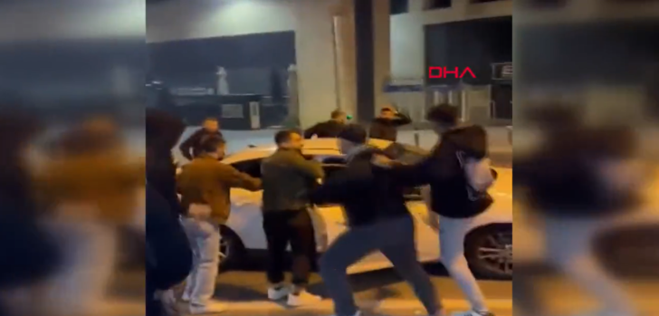 Son dakika: Satırlar, kasap bıçakları, yumruklar ve tekmeler! Beşiktaş - Fenerbahçe derbisinden önce meydan muharebesini aratmayacak kavga! G5