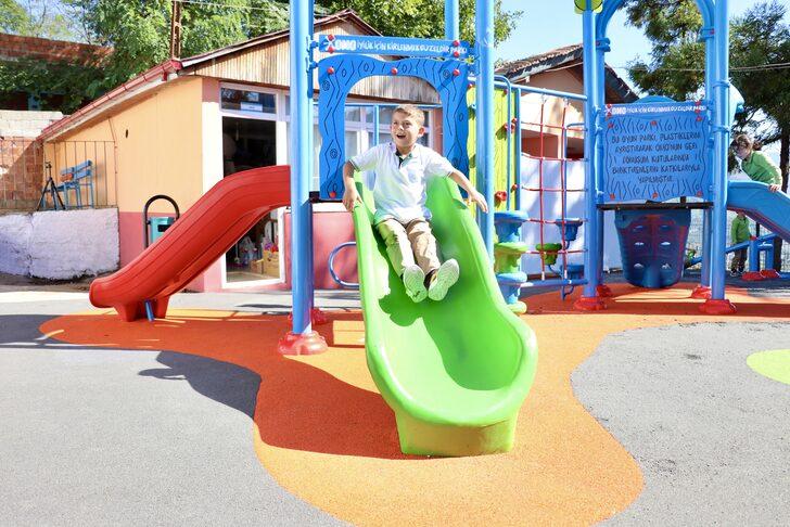 Plastik atıklar Trabzon'da oyun parkına dönüştü G1