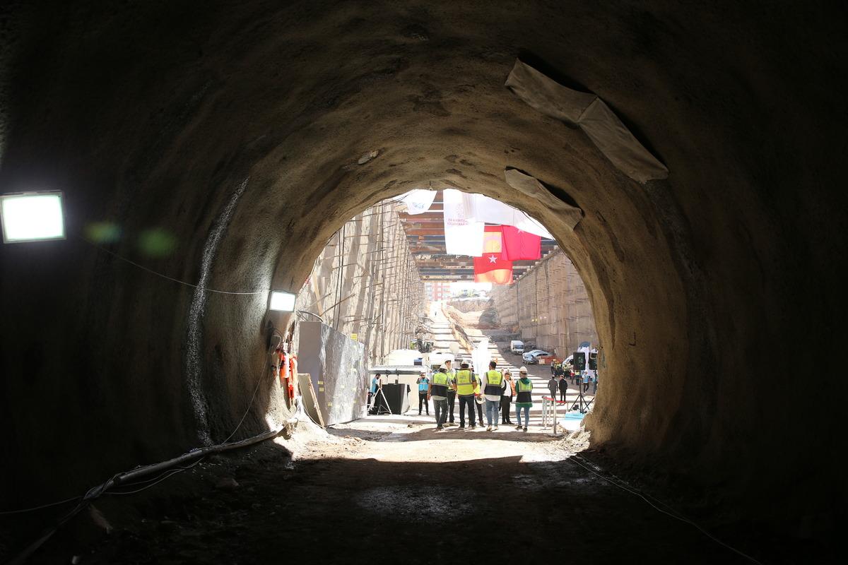 Bakan Karaismailoğlu, Gebze OSB-Darıca Sahil Metro Hattı Işık G&ouml;rme T&ouml;reni'ne katıldı: