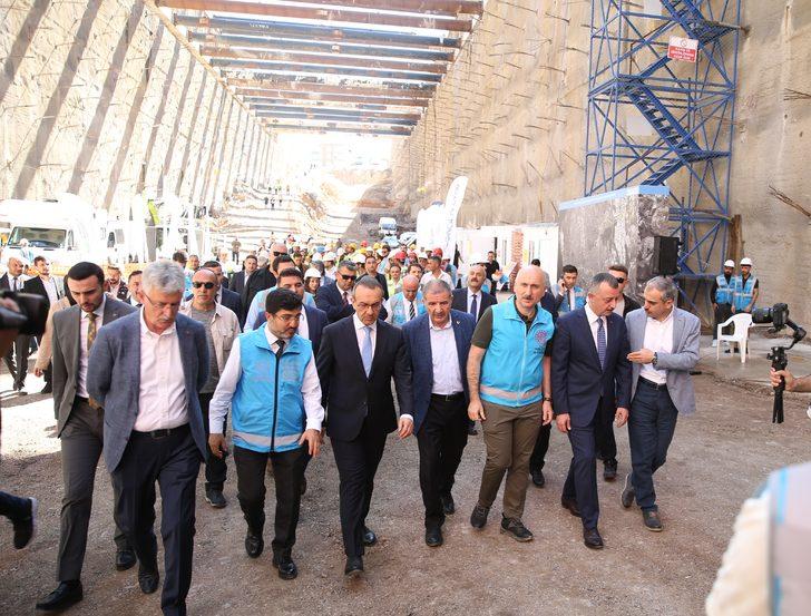 Bakan Karaismailoğlu, Gebze OSB-Darıca Sahil Metro Hattı Işık Görme Töreni'ne katıldı: G2