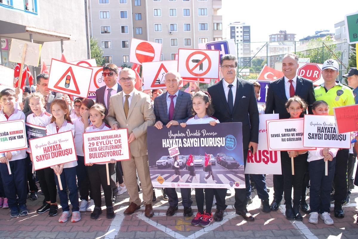 "Yayalara &ouml;ncelik duruşu, hayata saygı duruşu" kampanyası İstanbul'da başlatıldı