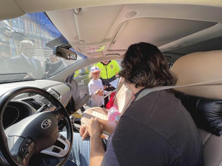 İç Anadolu'da öğrenciler yaya geçitlerini "Hayata saygı duruşu" sloganıyla kırmızıya boyadı G2