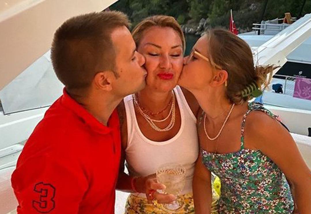 Pınar Altuğ kızı Su ile pozlarını paylaştı! "Aynı babası" yorumuna yanıt