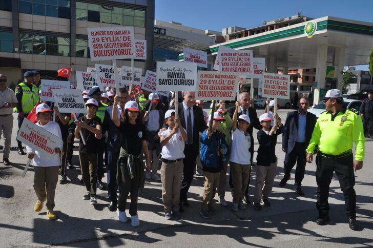 Bursa ve çevre illerde "Hayata saygı duruşu" için yaya geçitleri kırmızıya boyandı G1