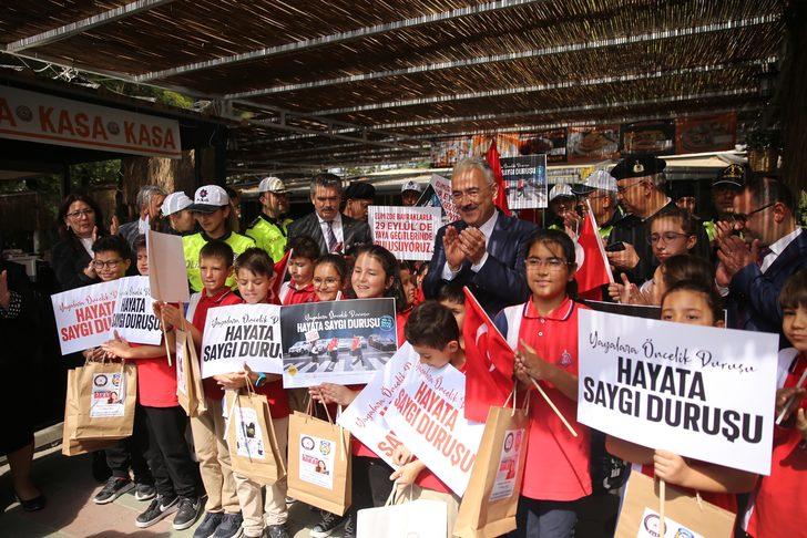 Bursa ve çevre illerde "Hayata saygı duruşu" için yaya geçitleri kırmızıya boyandı G5