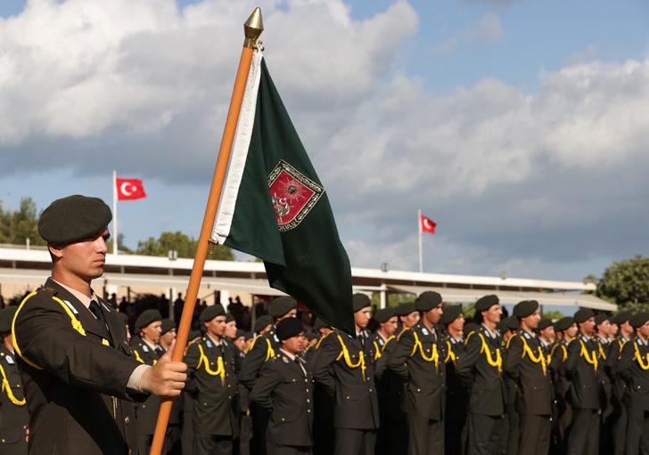 İzmir'deki Kara Harp Okulu Yerleşkesinde ant içme töreni yapıldı G3