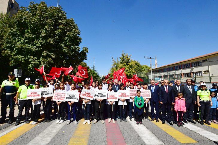 Gaziantep ve çevre illerde "Yayalara öncelik duruşu, hayata saygı duruşu" etkinliği yapıldı G3