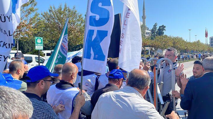 İşçilerin İBB binası önündeki banka promosyonu eyleminde arbede yaşandı G3