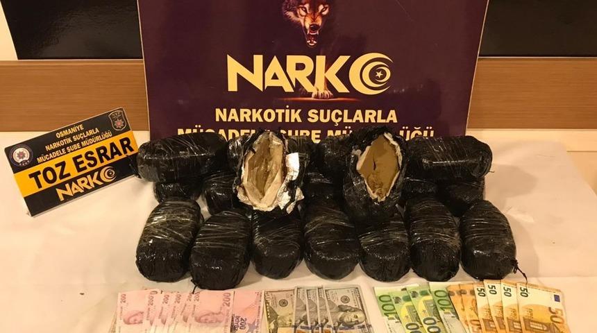 Osmaniye'de panelvanda 12 kilo 350 gram esrar ele geçirildi