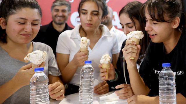 Başkentte acı biberli dondurma yeme yarışması yapıldı