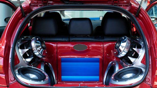 Arabanızda müzik dinlemenin zevkini katlayacak en iyi oto hoparlörler
