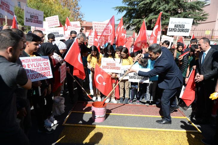Diyarbakır ve Bingöl'de "Yayalara öncelik duruşu, hayata saygı duruşu" etkinliği yapıldı G2