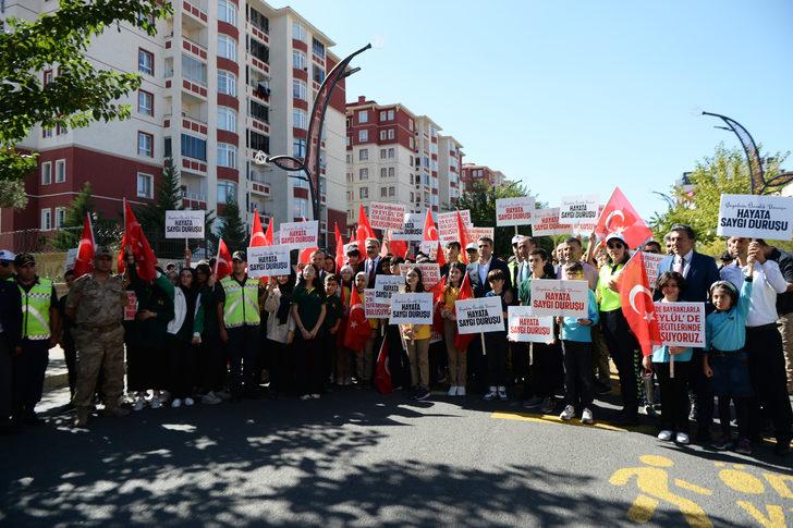 Diyarbakır ve Bingöl'de "Yayalara öncelik duruşu, hayata saygı duruşu" etkinliği yapıldı G3