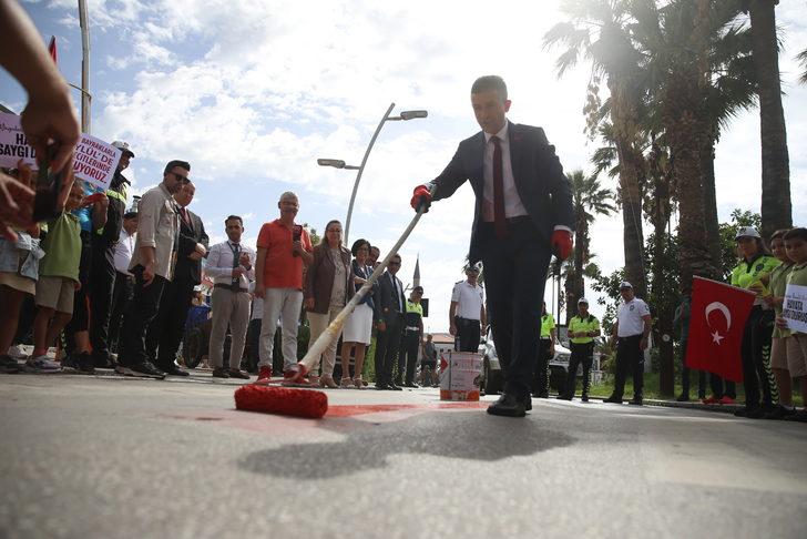 Antalya, Muğla ve Isparta'da yaya geçitleri "yayalara öncelik" için kırmızıya boyandı G5