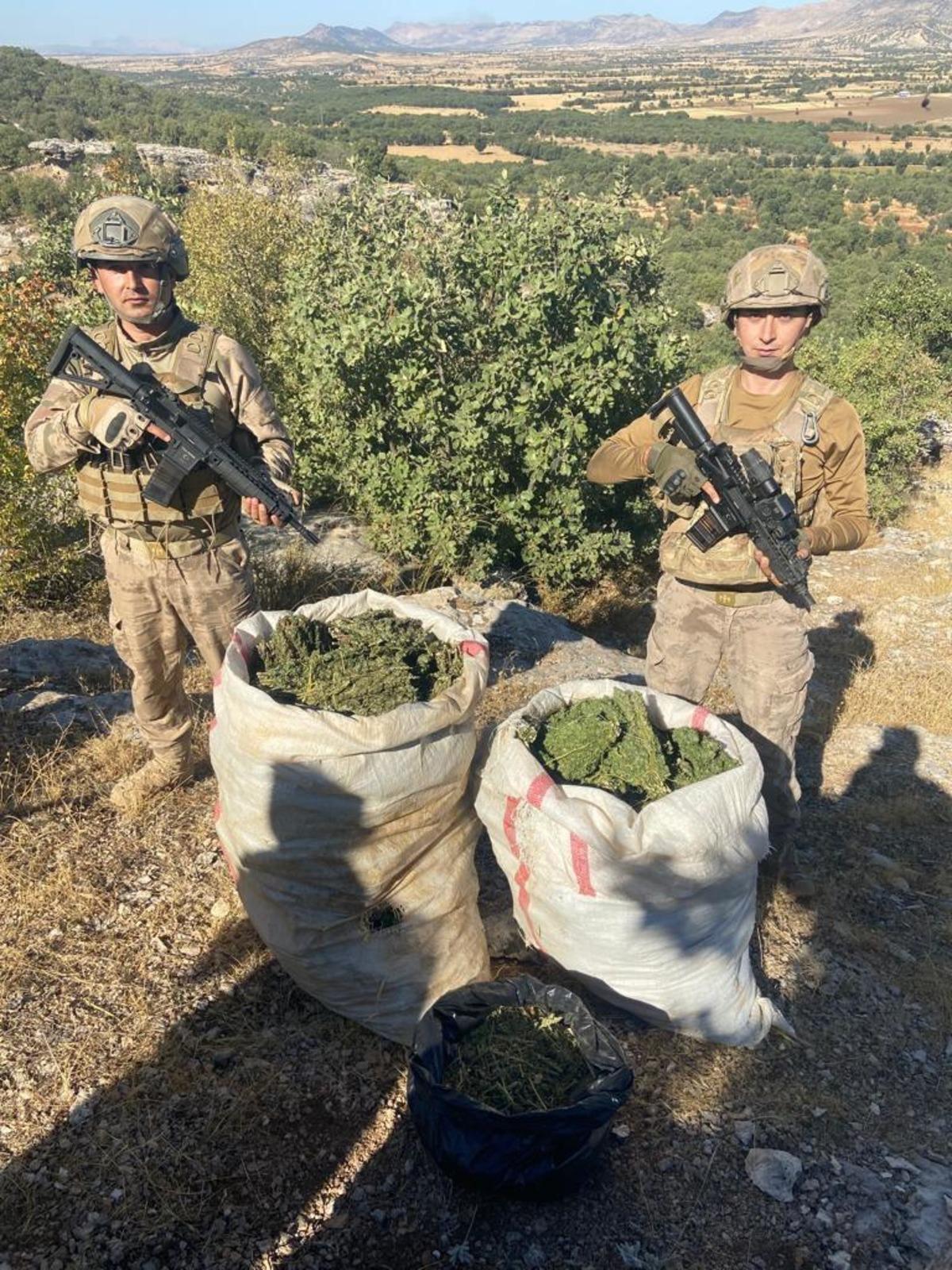Eren Abluka-34 Narko Ter&ouml;r operasyonlarında 493 kilogram kubar esrar ele ge&ccedil;irildi