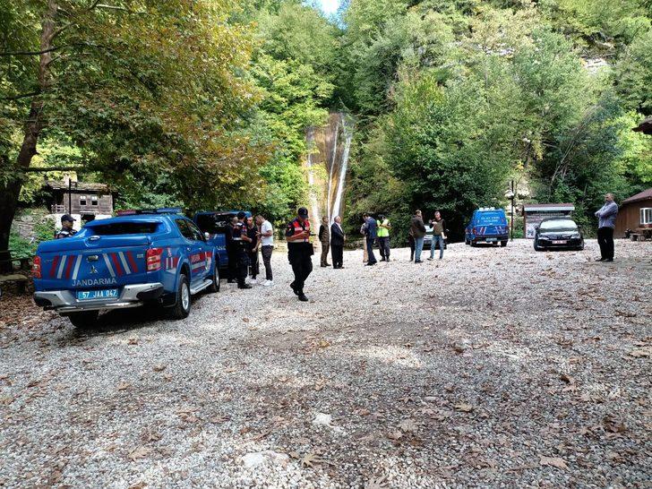 GÜNCELLEME - Sinop'ta üzerlerine ağaç devrilen 2 kişi öldü, 1 kişi yaralandı G3