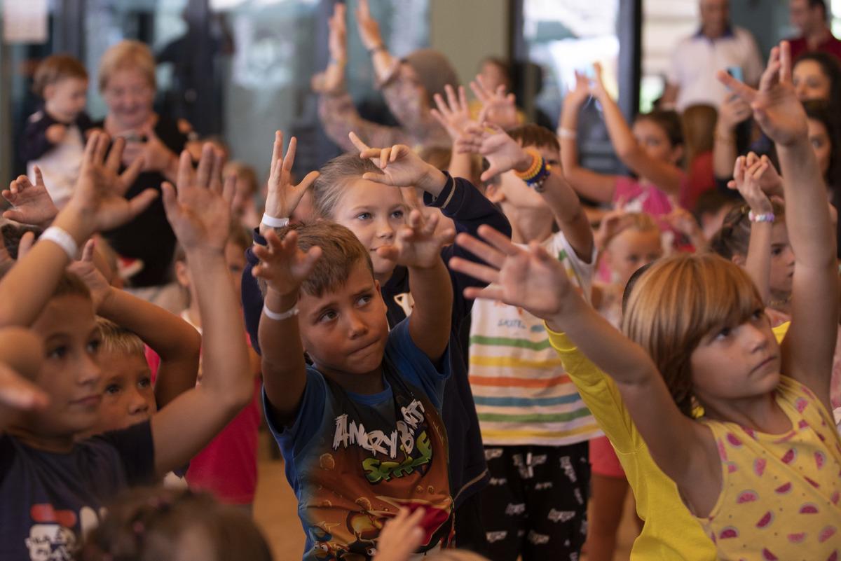 Savaş mağduru Ukraynalı &ccedil;ocuklar hem eğleniyor hem T&uuml;rk&ccedil;e &ouml;ğreniyor