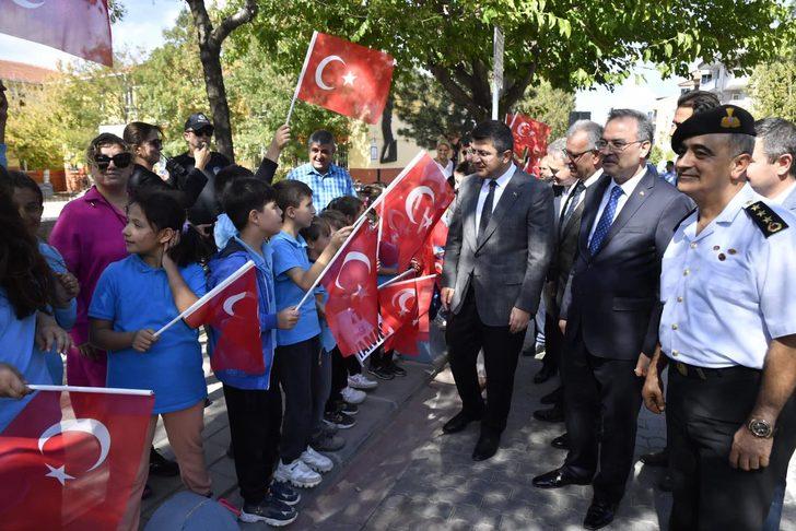 Trakya'da "Yayalara öncelik duruşu, hayata saygı duruşu" etkinliği kapsamında yaya geçitleri boyandı G4