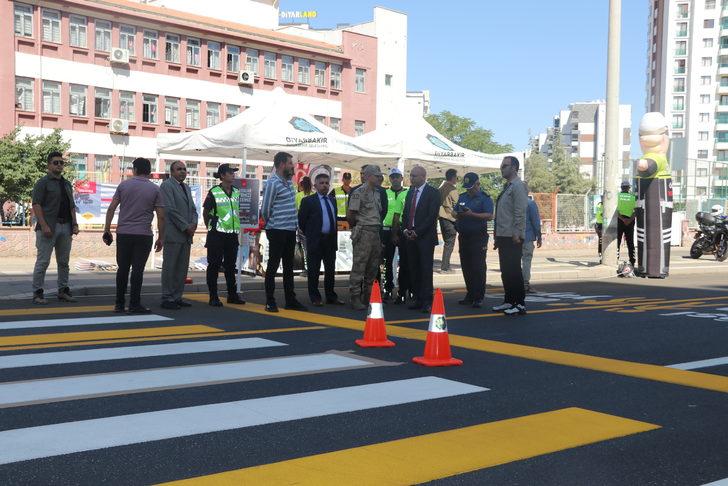 Diyarbakır ve Bingöl'de "Yayalara öncelik duruşu, hayata saygı duruşu" etkinliği yapıldı G5